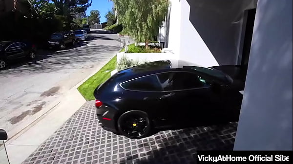 Lesbian Becky Bandini Fucks Kiara Edwards At Vicky Vette's Home!