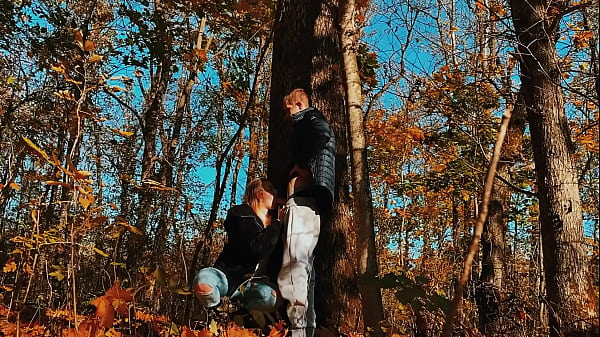 Fucked a beauty with a big ass in the forest while walking