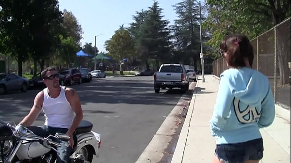 Elizabeth Bentley Is Eighteen And Wants To Fuck