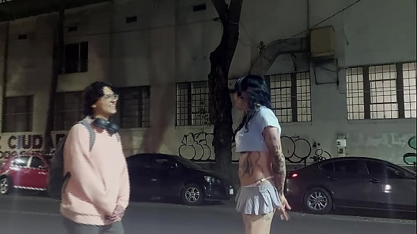 Download Video - &iquest;Cu&aacute;nto me cobras por estrenar a mi amigo &quest;
