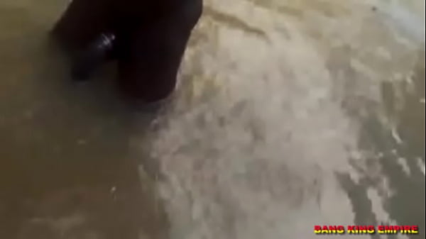 AMATEUR VILLAGE GIRLFRIEND GOT FUCK IN A LOCAL STREAM BATH - HARDCORE 4K DOGGY STYLE