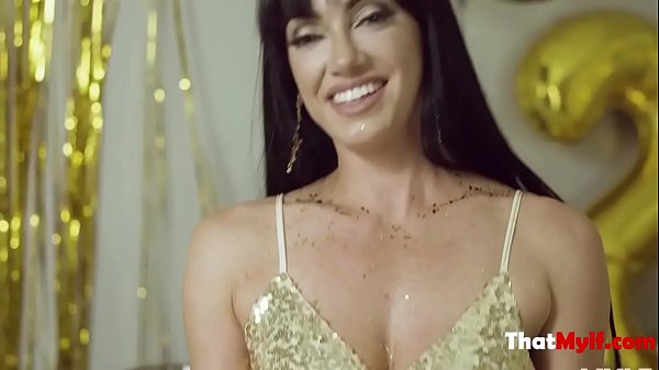New Year, New MILF Pussy- Leila Larocco