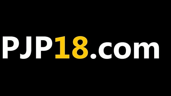 Brunette beauty opening gaped snatch