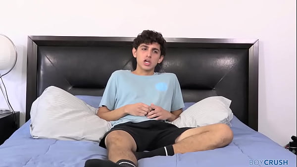 BoyCrush: Bisexual Carter Ford Strokes His Twink Cock In Front Of The Cam
