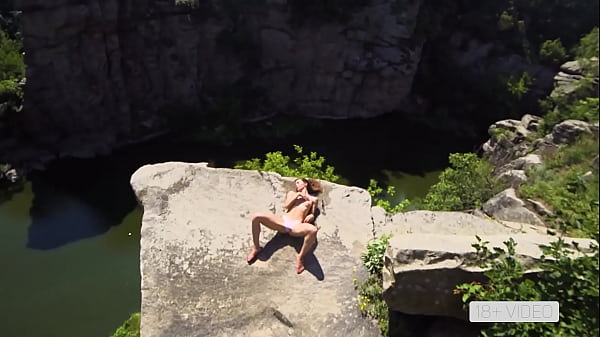 WILD PUBLIC FUCKING ON A HIGH CLIFF IN CANYON. MIA BANDINI