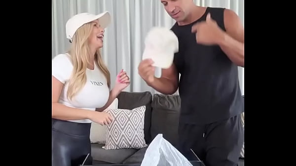 Look what wifeyupdates sent us! themegadaddy and I loved unboxing everything! 90 sec