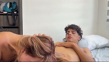 Download Video - Mi inocentre hijastro ve mis bragas y le dan ganas de masturbarse con ellos&period;