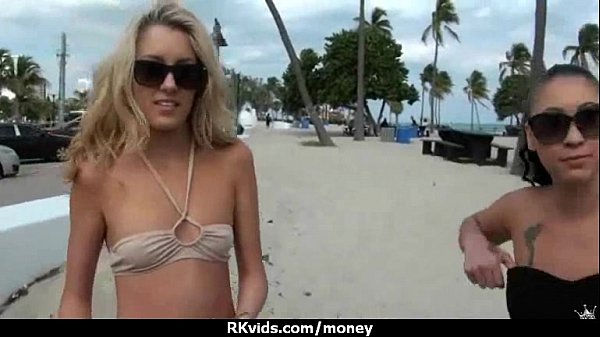 Amateur lets the pussy talk 21