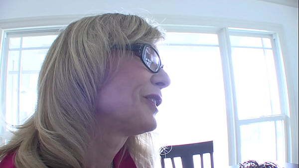 Ally Evans Is Seduced By Milf Nina Hartley To Learn How To Lick Pussy.