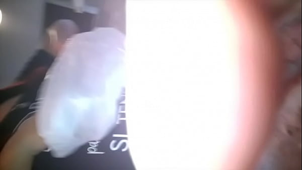 Download Video - Exhibiendo el culo de mi esposa