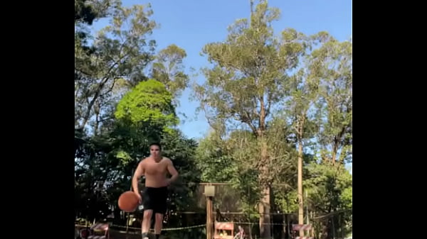 The guys play the RT game, I want to play the bskt game, every ball I put inOs caras fazem RT game, quero fazer o bskt ga...