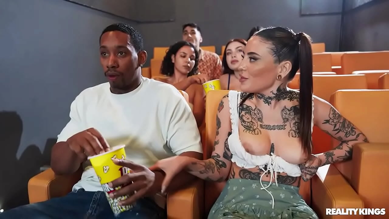 Atracciones de Cumming / Reyes de la realidad
                    facial sex latina blowjob handjob brunette tattoo high heels piercing socks argentinian cum shot athletic sneaky bubble butt reality kings facial pov cumshot clean up woman 20 29 mainmodel muchos negros