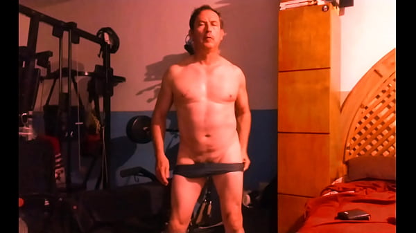 Download Video - Sensual striptease bailando y masturb&aacute;ndome hasta eyacular&period;