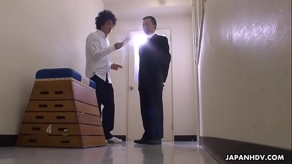 Super hot Asian bitch gets fucked and is creamed