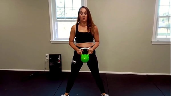 Savage Sarah Works Out and Gives a Blowjob in the Gym with Cum in Mouth