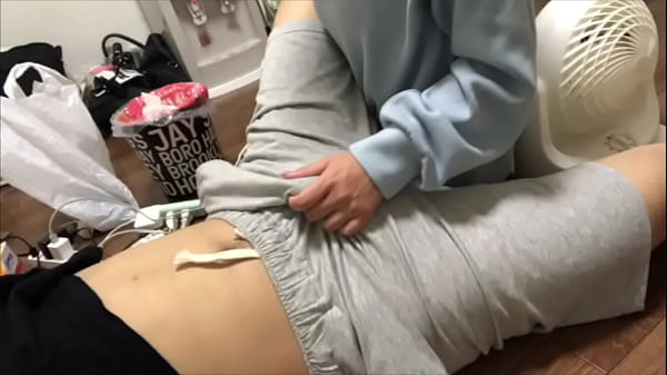 "I want to lick a squid-smelling dick.." When my girlfriend came to stay in my room, she came to my side and grabbed my erection through her pants, and the two of us were in the lower body. Get naked...