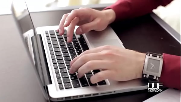 Studying From Home: Hot College Babe Seduces Boyfriend