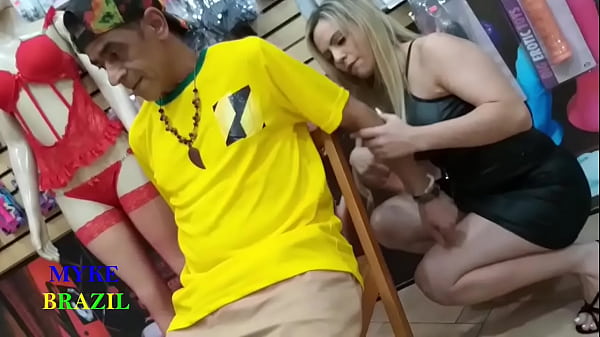 Blonde with a big ass, Ines Ventura went to a sex shop to buy something, she ended up giving it to me, hot girl, full xvideo on Sheer and Red.