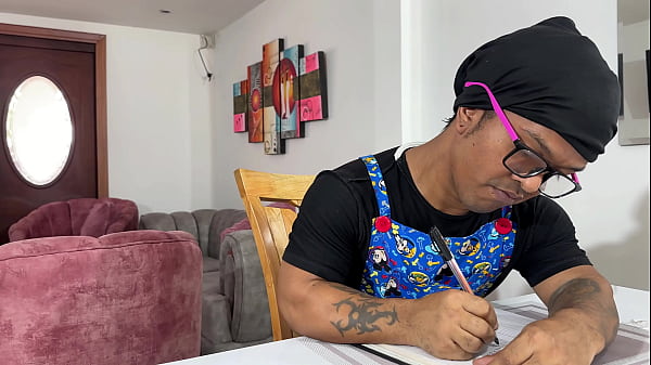 PEQUE&Ntilde;O ENANO SE FOLLADA A CHICA LATINA EMBARAZADA CON SU DURO Y ENORME PENE HASTA LLENARLA DE MUCHO SEMEN. CASERO, LATINA ,INTERRACIAL