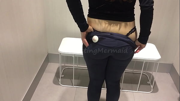 PAWG try out leggings changing room