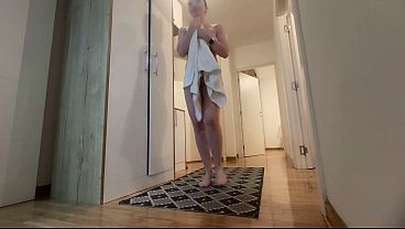 Download Video - I dropped the towel in front of the delivery man again&period; Naked with stranger&period;