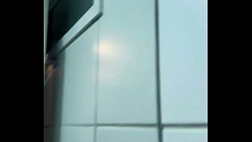 Sexo no banheiro com for&ccedil;a