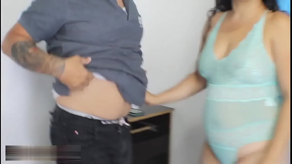 Madrastra cachonda enseña follar a su hijastro antes de que este por primera ves a su novia - Porno en Español