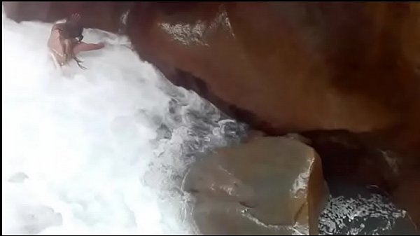 Download Video - Disfrutando de un d&iacute;a soleado en el rio PARTE II