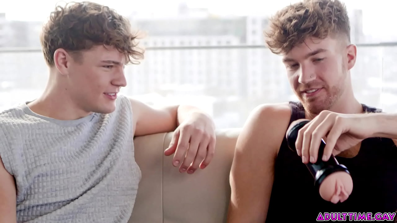 ¡Dios mío! ¡Oliver Marks y Carter Collins comparten el mismo fleshlight! ¡Uno se folla el culo, el otro el coño!
                    tattoos toys masturbation muscular hunks big dick sex toys gay sex gay videos gay masturbating gay porn gay fleshlight gay sex toys anal fleshlight fleshlight gay sex muchos negros