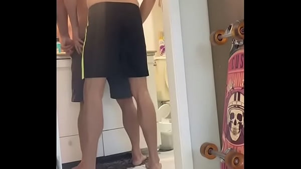 Download Video - Vizinho me fazendo uma visita logo cedo e vai at&eacute; na vara