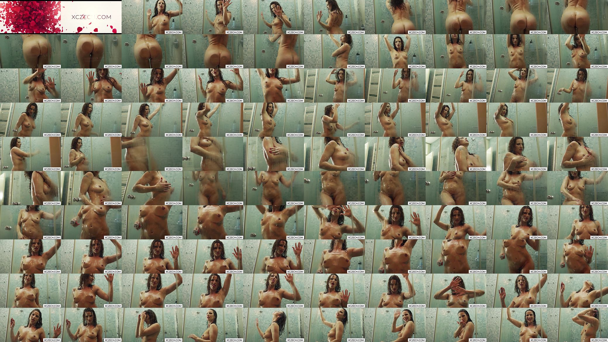 Super sexy MILF showing tits 预览图