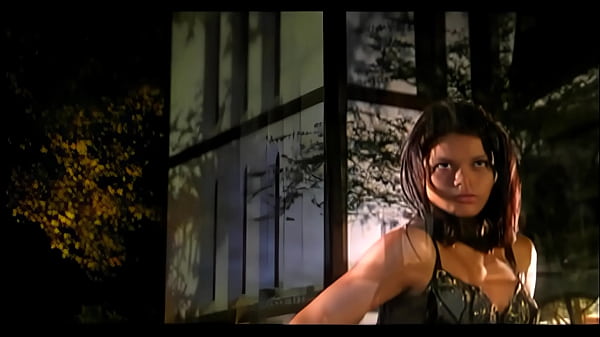 This Hoebag Loves The Tropical Islands