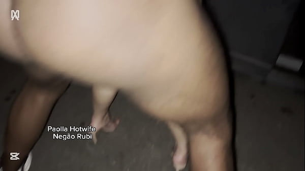 Download Video - Paolla Hotwife sem limites e ensina Neg&atilde;o de 23cm a fuder no carro em beira de estrada &agrave; noite&excl;&excl;&excl; Marido corno s&oacute; acompanha a aula de sexo da esposa que ensina como meter em via p&uacute;blica do Brasil