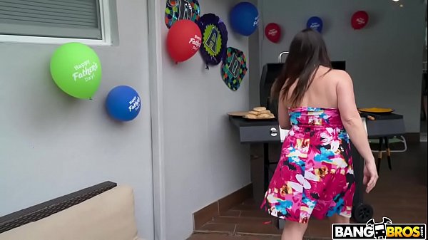 Download Video - Encuentra a su h&period; teniendo sexo le roba el novio a su mam&aacute;