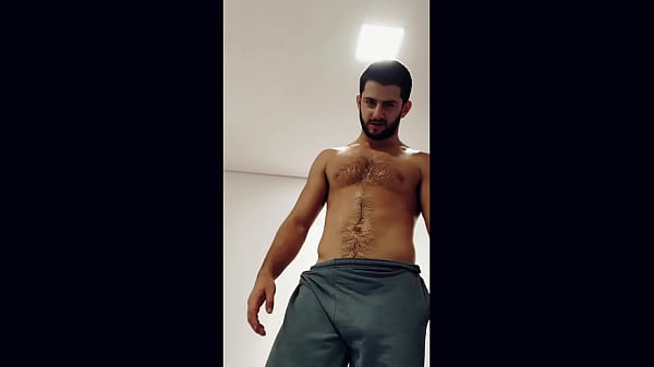Download Video - SWEATY GYM HUNK WORKING OUT COMPILATION - HAIRY VERBAL ALPHA MALE