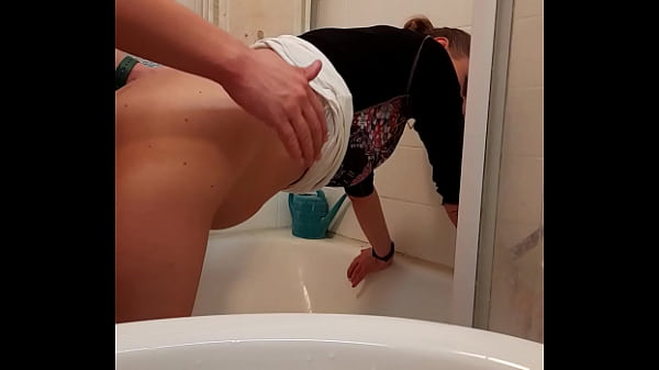 German Milf Sandra bathroom cum mouth