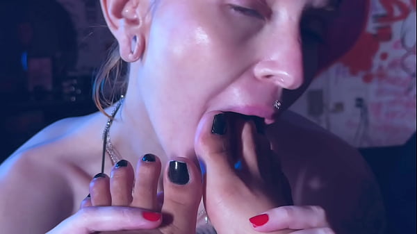 No One Can Resist The Sexy Feet Of Rotten Venus