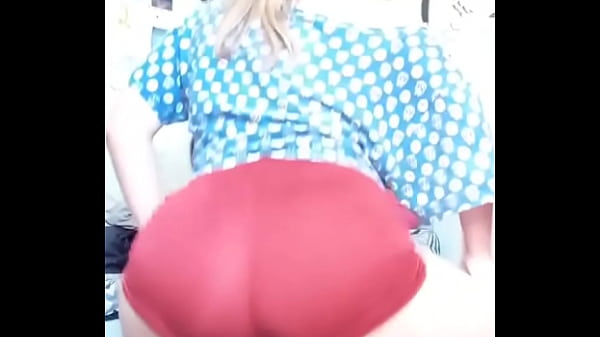 Gostosa Dançando de Quatro