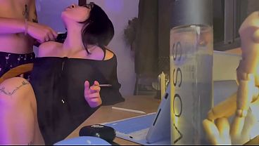 Amateur Babe Focused on Sketching Gets Interrupted by Intense Spontaneous Sex