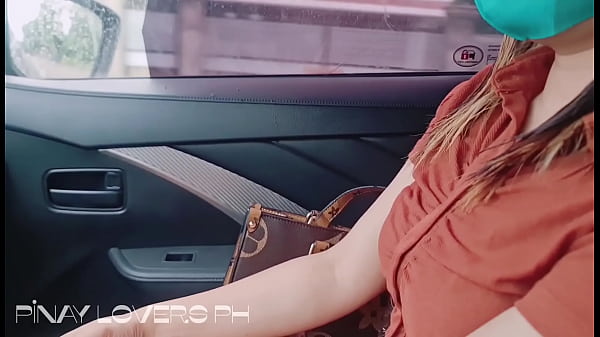 Pinay without fare agrees to fuck the grab driver