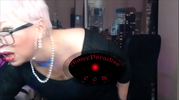 Alien mommy with blue hair performs sacred dance of her wet cunt...