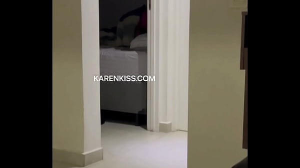 A Karen arrumou um amigo para esse dia de chuva, eu vou ficar aqui editando v&iacute;deo para voc&ecirc;s