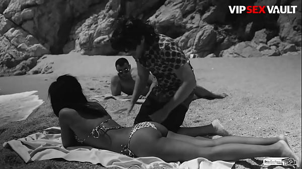 VIP SEX VAULT - (Noe Milk & Antonio Ross) How To Approach A Girl At The Beach - Hot Sex Tutorial