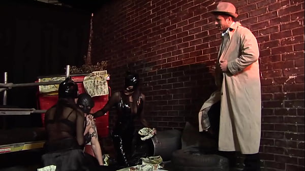 Kit Lee, Kat Lee And Cindy Behr Fuck It Out In An Alleyway Foursome