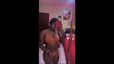 Puta cachonda mamando guebo con mucho amor