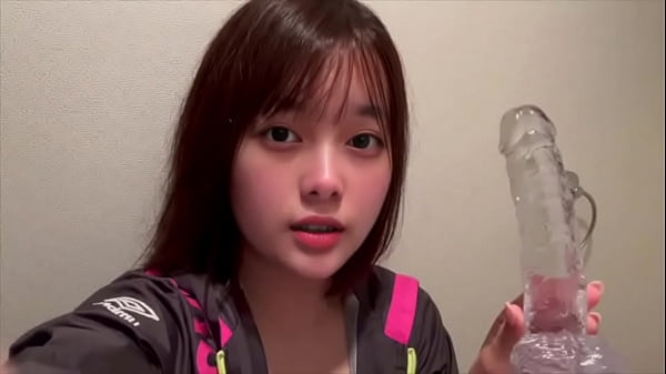 家に誰もいない内に透明の極太ディルドでイキまくりました...