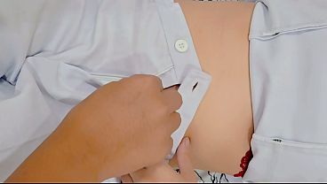 Mujer peque&ntilde;a y delgada disfruta mucho cabalgarle la verga a su compa&ntilde;ero de trabajo