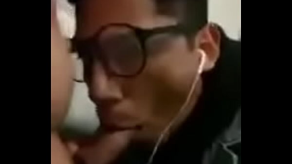 Download Video - Mamando verga en el metro