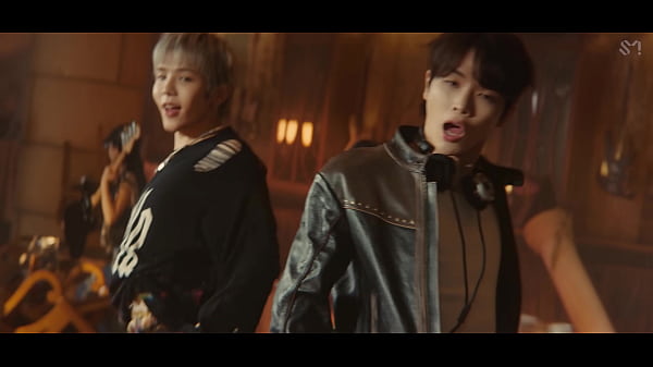 6 meninos mandando um passinho bombástico