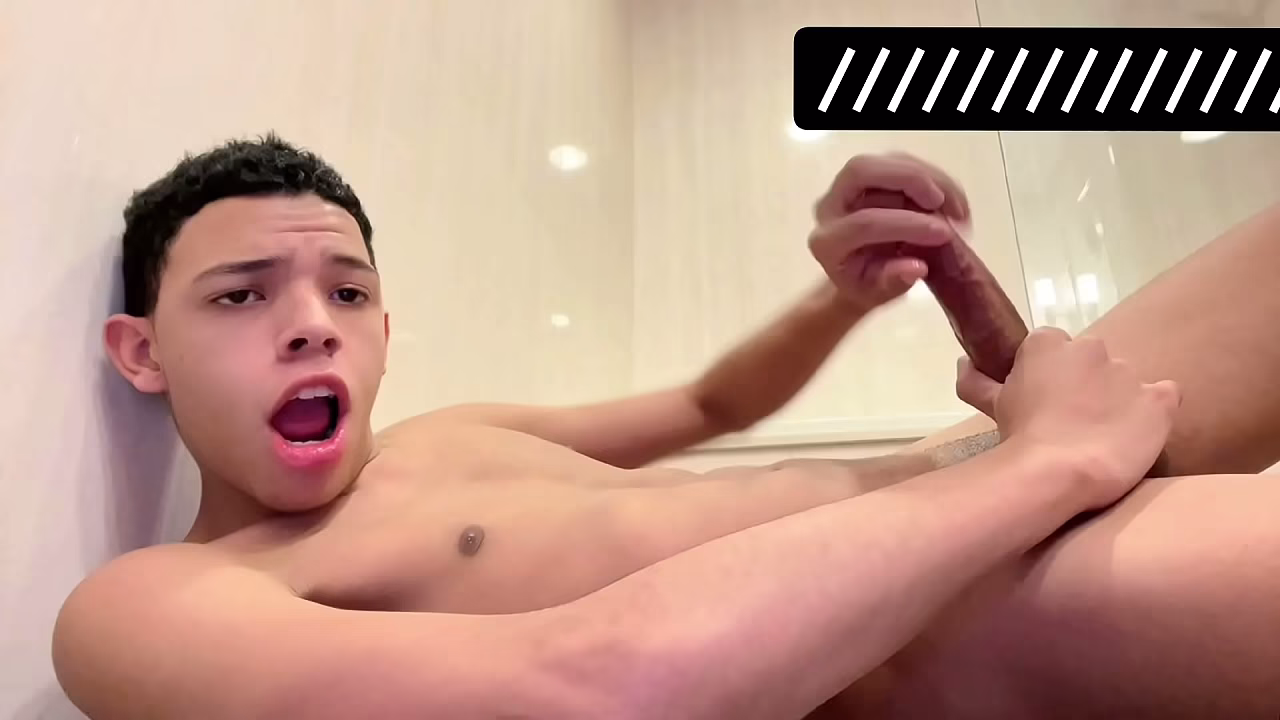 Muleke do PAUZÃO LUCAXDOTADO hablando sucio ante la cámara
                   twink young man solo boys muchos negros